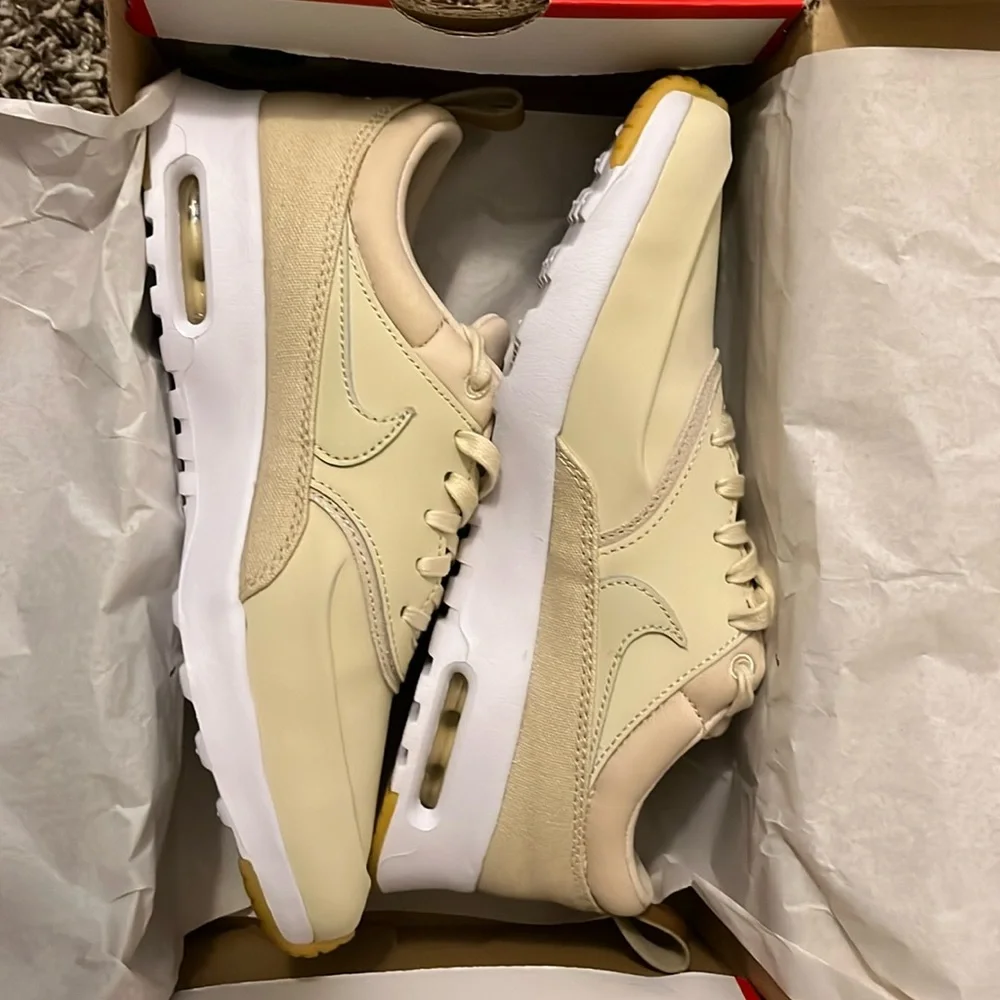 BRAND NEW NIKE AIR MAX THEA PREMIUM LEATHER SIZE 7.5 Women’s Sneaker - Picture 2 of 6